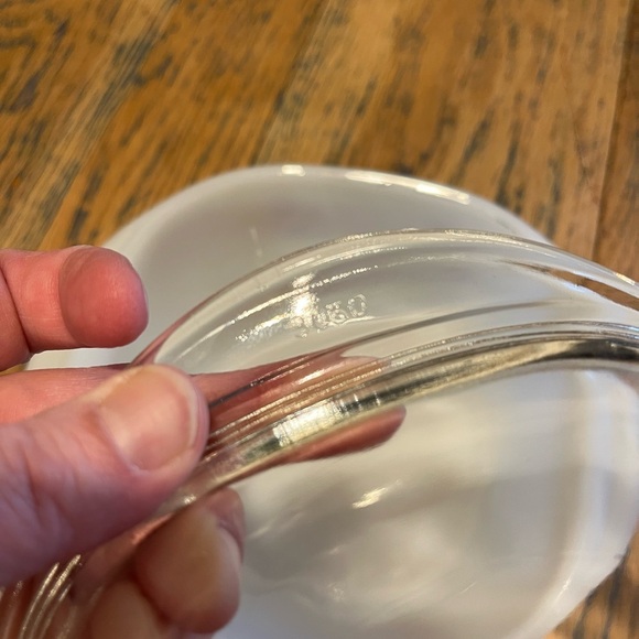 Milk Glass Dynaware Pyr-o-rey Flower Pattern withh lid - Picture 6 of 11